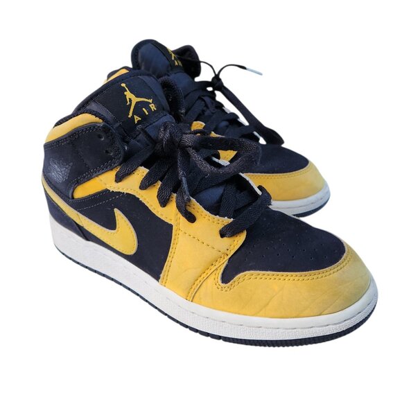 Nike  Air Jordan 1 Retro Mid Reverse New Love GS 554725-071 Black Gold White 4Y - Picture 1 of 9